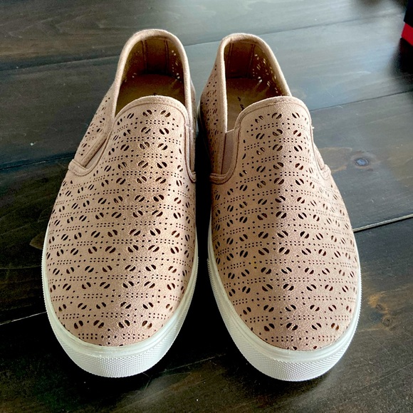 In Every Story… Slides/Slip-ons - Picture 1 of 4